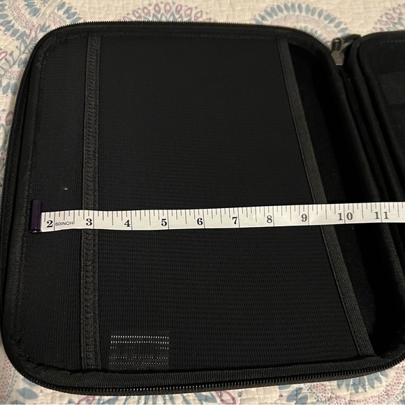 Tomtoc iPad case, light use. Smoke-free home. No pet exposure. - Picture 4 of 9